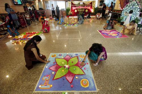 PH01_04112012_KOLAM
