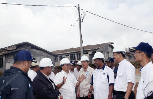 BAIKPULIH RUMAH TERBENGKALAI