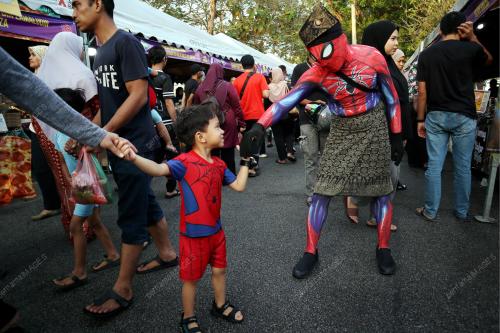 SPIDERMAN DI BAZAR RAMADAN