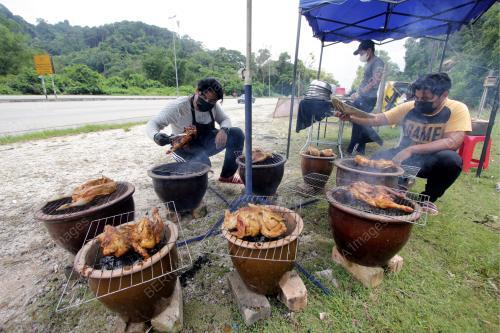PENIAGA AYAM PASU