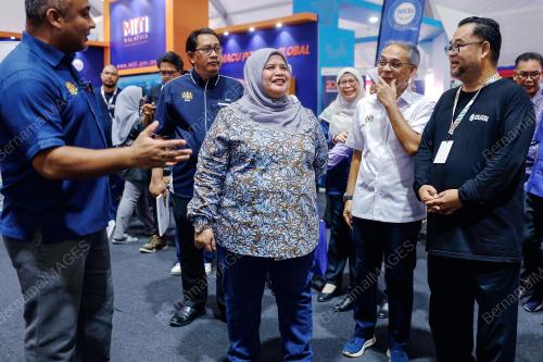 DATUK RUBIAH WANG