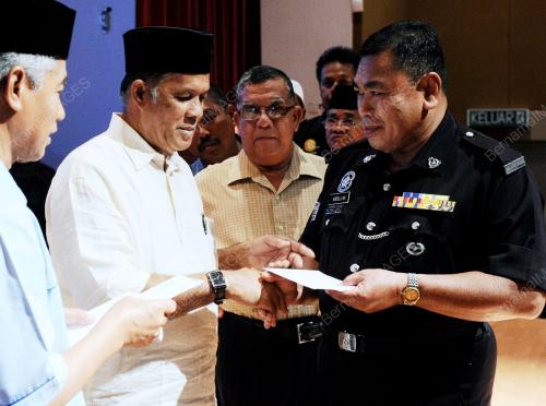DATUK ISHAK MOHAMED