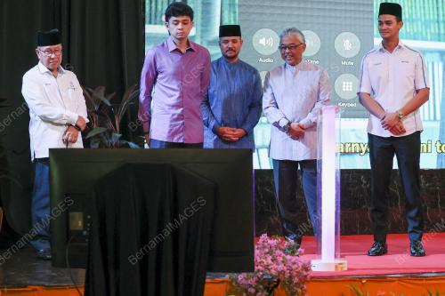 AL-SULTAN ABDULLAH RI'AYATUDDIN AL-MUSTAFA BILLAH SHAH