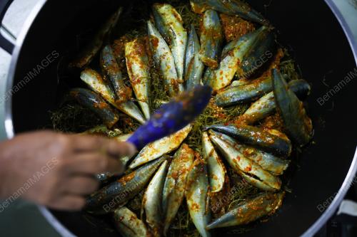 GULAI KERING DAUN ASAM GELUGUR