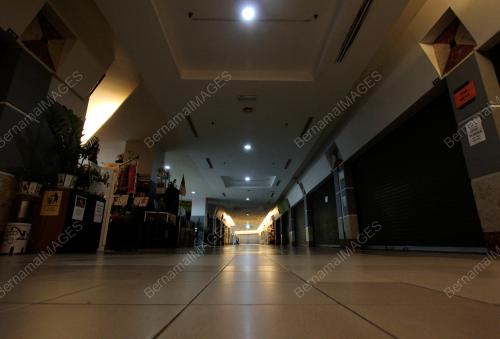 TINJAUAN SUASANA KOMPLEKS BELI BELAH