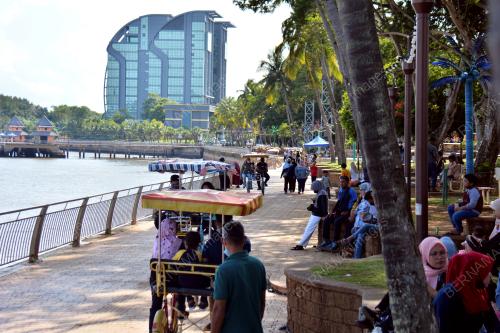 AKTIVITI ORANG RAMAI PADA CUTI HUJUNG MINGGU