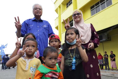 DATUK SERI ISMAIL SABRI YAAKOB