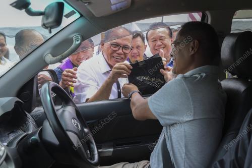 DATUK SERI WAN ROSDY WAN ISMAIL