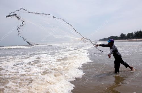 MENJALA IKAN