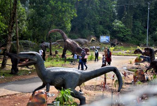 DINOSAUR DI ZOO MINI TAMAN TERUNTUM