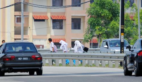 PELAJAR TIDAK GUNA JEJANTAS