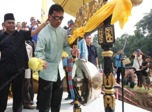 TENGKU ABDULLAH SULTAN AHMAD SHAH