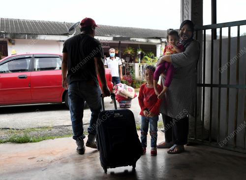 SURI RUMAH SARAT MENGANDUNG GERAK MALAYSIA NAIK TEKSI