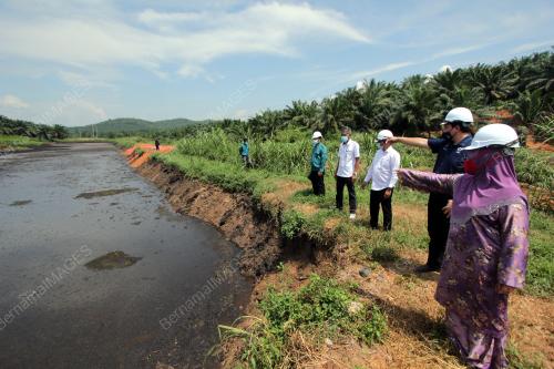 KOLAM RAWATAN SISA SAWIT PUNCA PENCEMARAN SUNGA