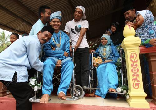 PENGANTIN BERKERUSI RODA