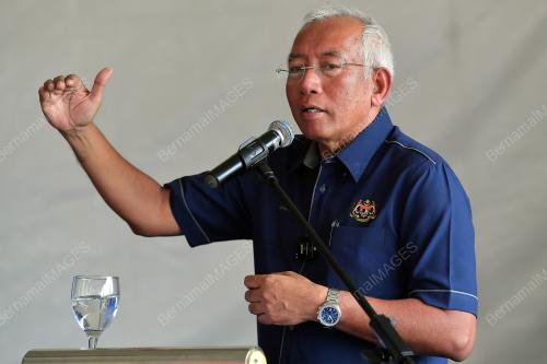 DATUK SERI MAHDZIR KHALID
