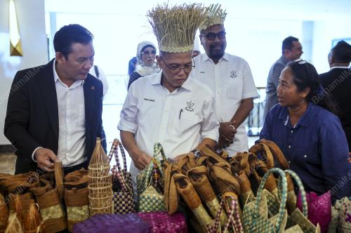 DATUK SERI WAN ROSDY WAN ISMAIL