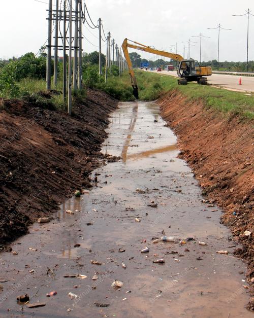KERJA-KERJA MEMBERSIH PARIT