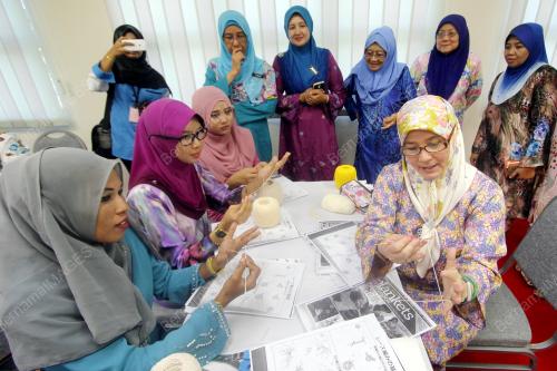 PH01_10052016_TUNKU_AZIZAH