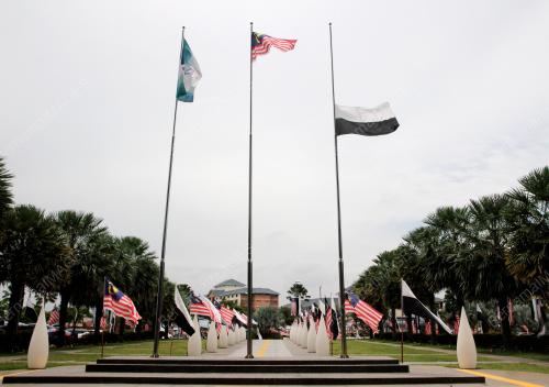 BENDERA PAHANG SEPARUH TIANG