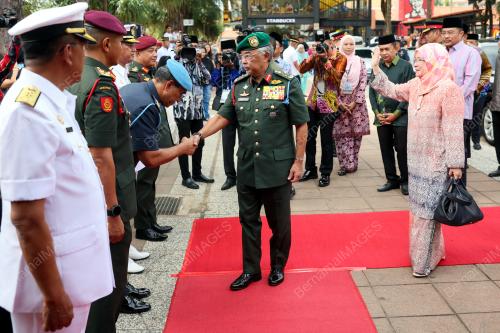 AL-SULTAN ABDULLAH RI'AYATUDDIN AL-MUSTAFA BILLAH SHAH