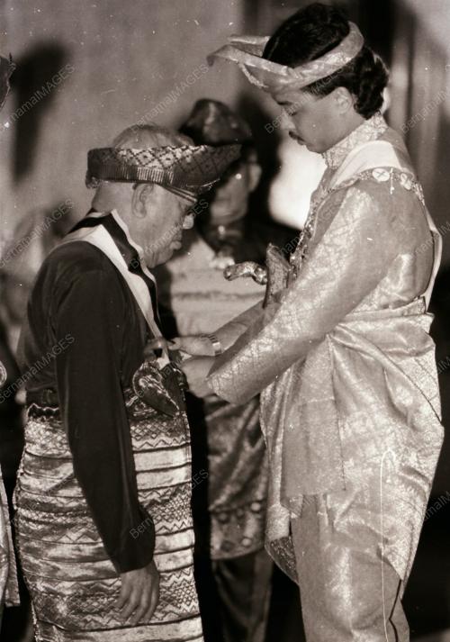 DATUK ISHAK HAJI MUHAMMAD (PAK SAKO)