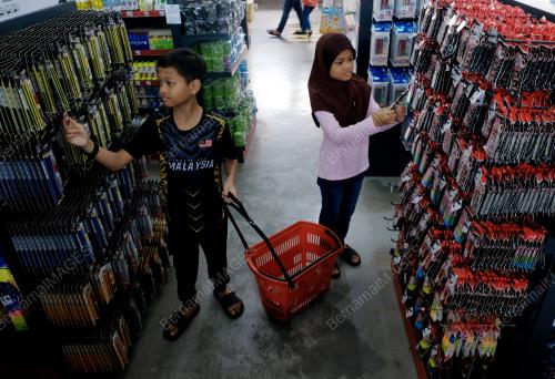 TINJAUAN KEDAI PERALATAN ALAT TULIS DAN BUKU