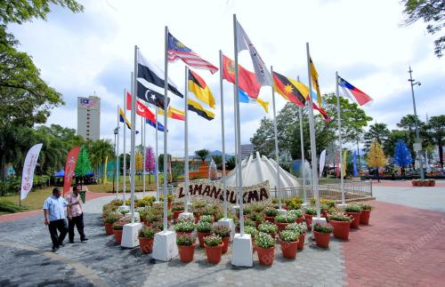 PH01_12072012_BENDERA