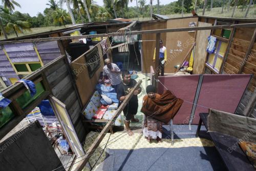 RUMAH DILANDA RIBUT