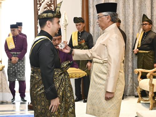 DATUK AHMAD FARHAN FAUZI