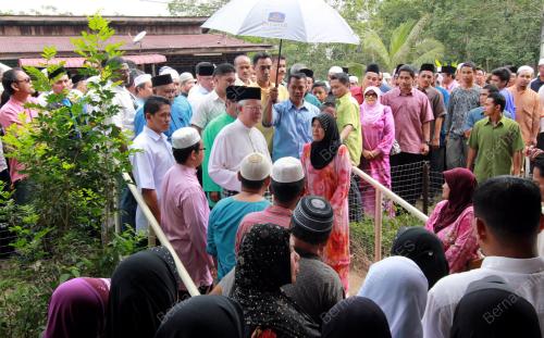 PH01_13022011_ADUN_RUMAH