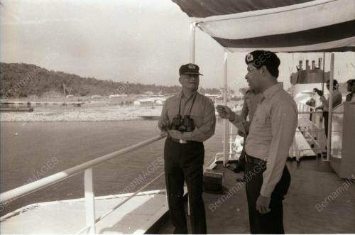 AGUNG DAN TENTERA LAUT