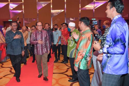 DATUK SERI WAN ROSDY WAN ISMAIL & DATUK SERI TAKIYUDDIN HASSAN