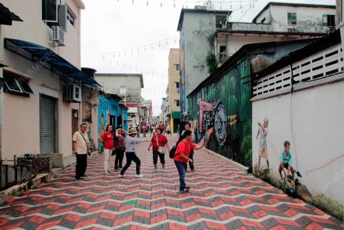 BERSIAR-SIAR DI KUANTAN ART STREET