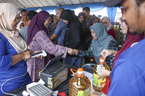 DATUK DR FUZIAH SALLEH