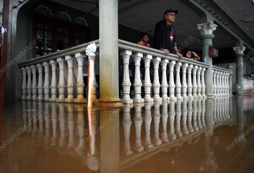 PH01_13122018_BANJIR