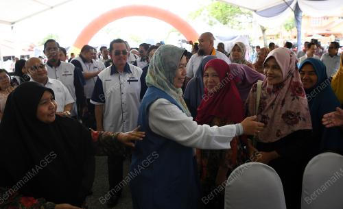 ZURAIDA KAMARUDDIN