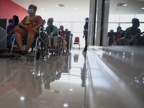SUNTIK VAKSIN COVID-19 HOSPITAL KPJ PAHANG