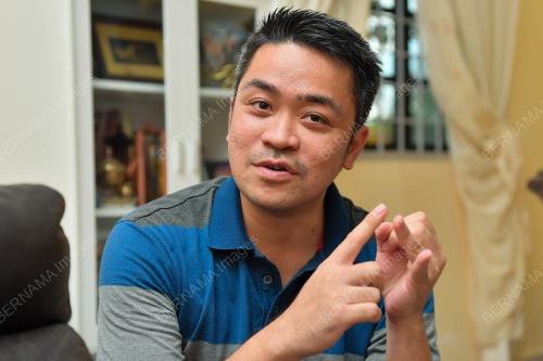 TIGA BERADIK KONGSI KERJAYA SEBAGAI GURU