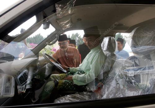 TENGKU ABDULLAH SULTAN AHMAD SHAH