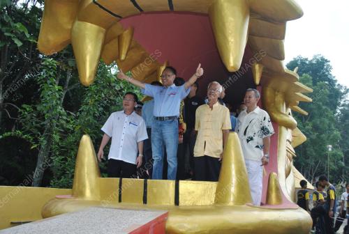 DATUK DR. JAMES DAWOS MAMIT