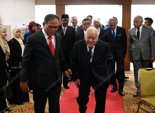 DATUK SERI WAN ROSDY WAN ISMAIL