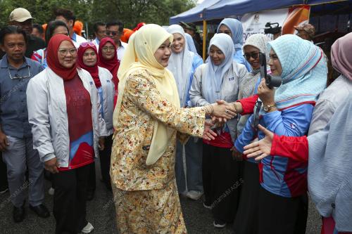 FADHLINA SIDEK