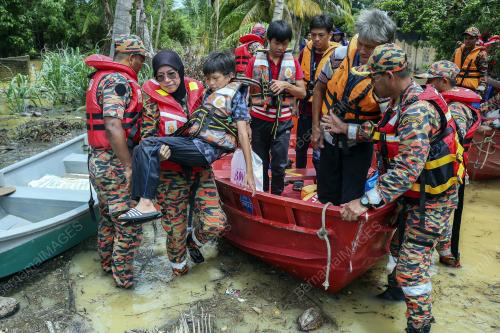 OPERASI MENYELAMAT MANGSA BANJIR