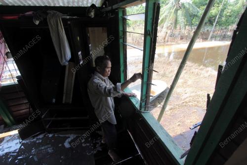 PH01_17012015_BANJIR