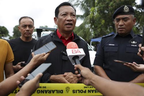 LIMA SEKELUARGA DITEMUKAN MAUT