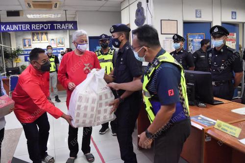 DATUK SERI ISMAIL SABRI YAAKOB