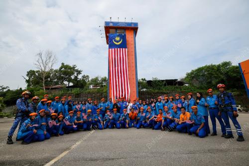 JALUR GEMILANG DARI KAIN TERPAKAI