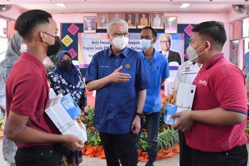 DATUK SERI ISMAIL SABRI YAAKOB