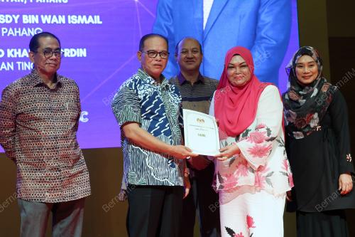 DATUK SERI WAN ROSDY WAN ISMAIL